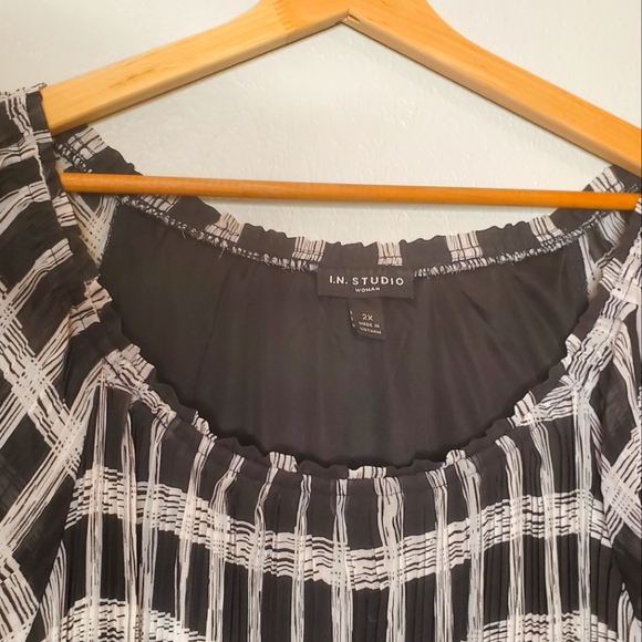 I.N. Studio black and white checker 2x blouse - Picture 2 of 5